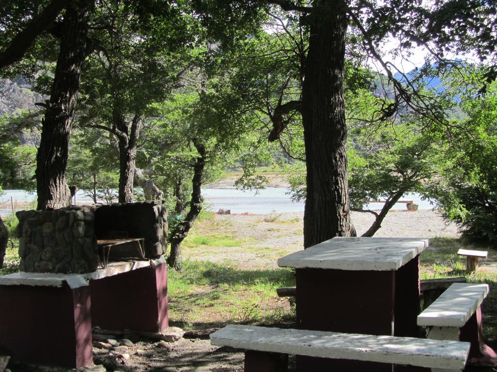 Camping Rio De Las Vueltas El Chalten Bagian luar foto