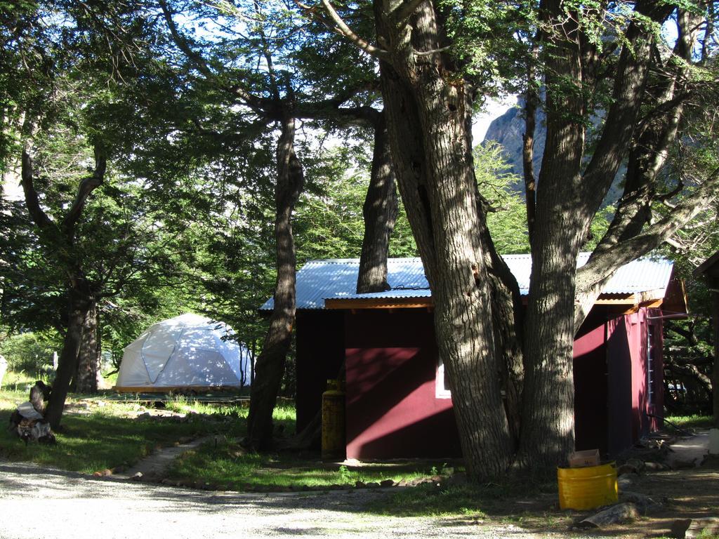 Camping Rio De Las Vueltas El Chalten Bagian luar foto